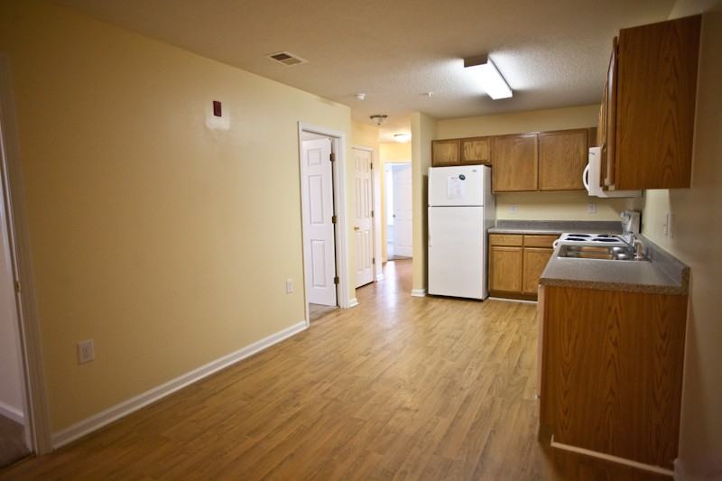 110 S Roberson St - Photo 4 of 13