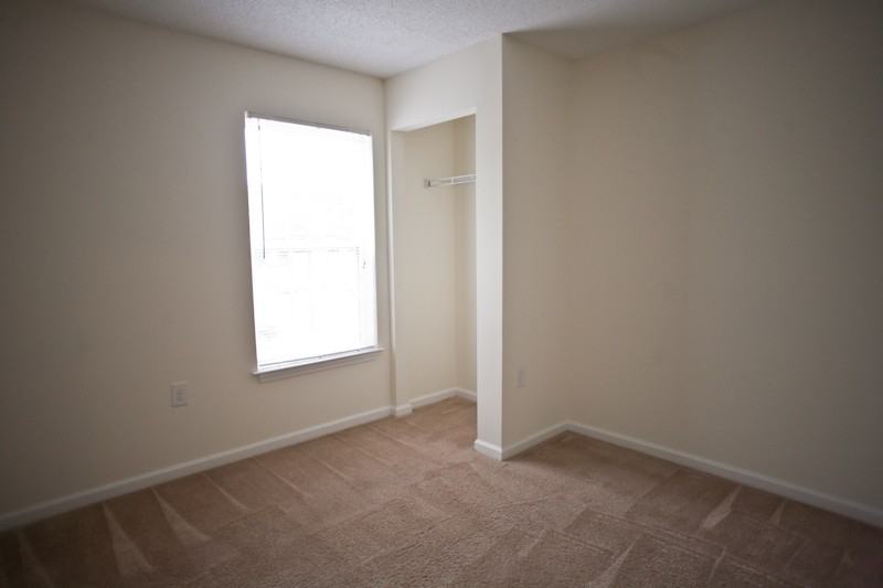 110 S Roberson St - Photo 5 of 13