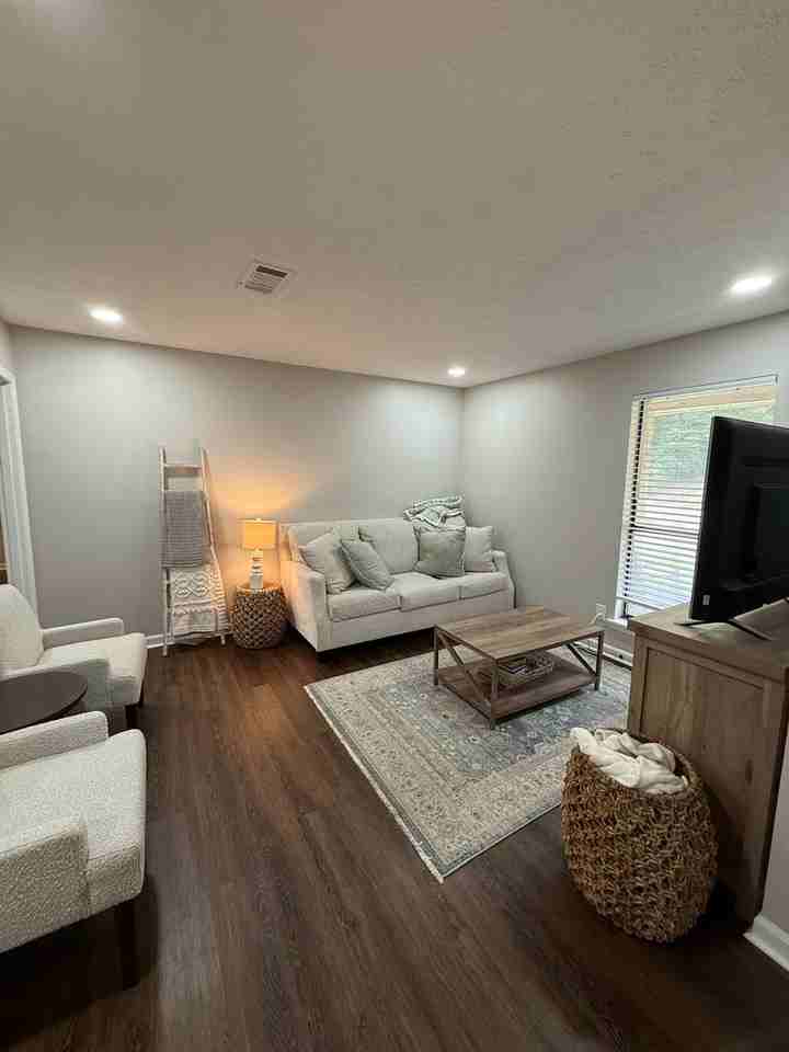 1381 Hampton Dr - Photo 3 of 16