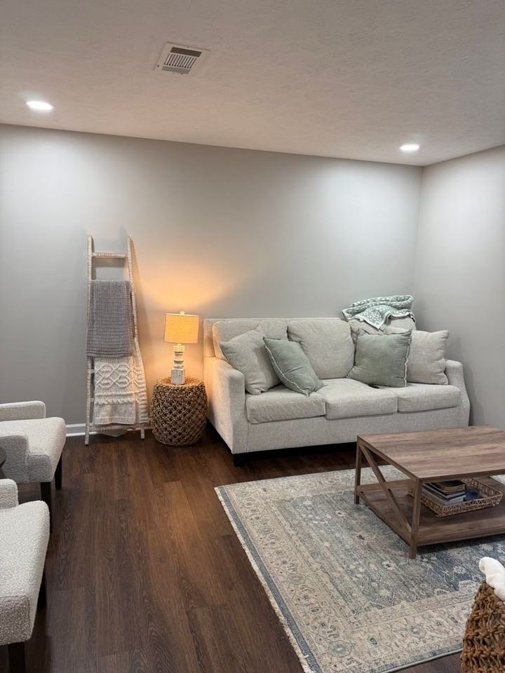 1381 Hampton Dr - Photo 5 of 16