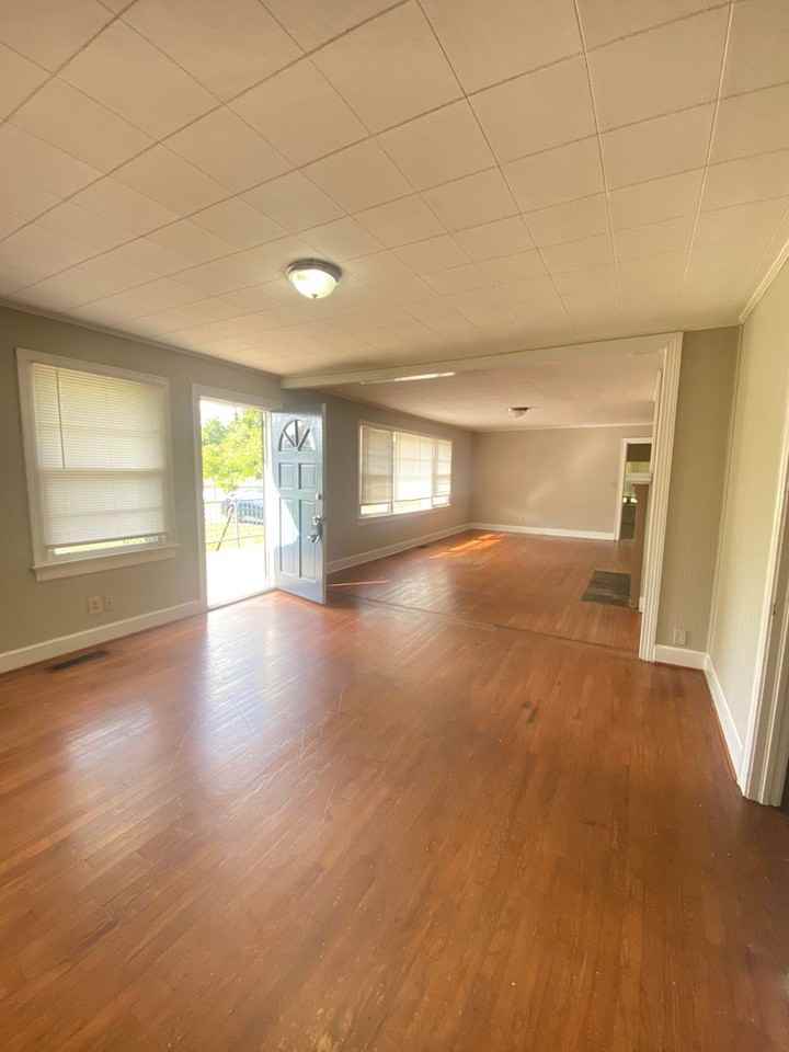1714 Veterans Memorial Pkwy - Photo 4 of 15