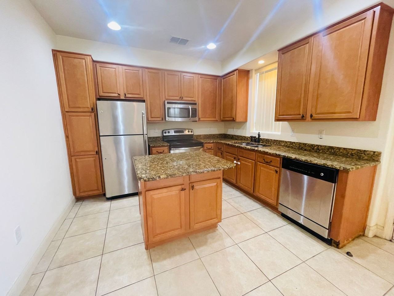 2646 Bella Vista Dr - Photo 5 of 34
