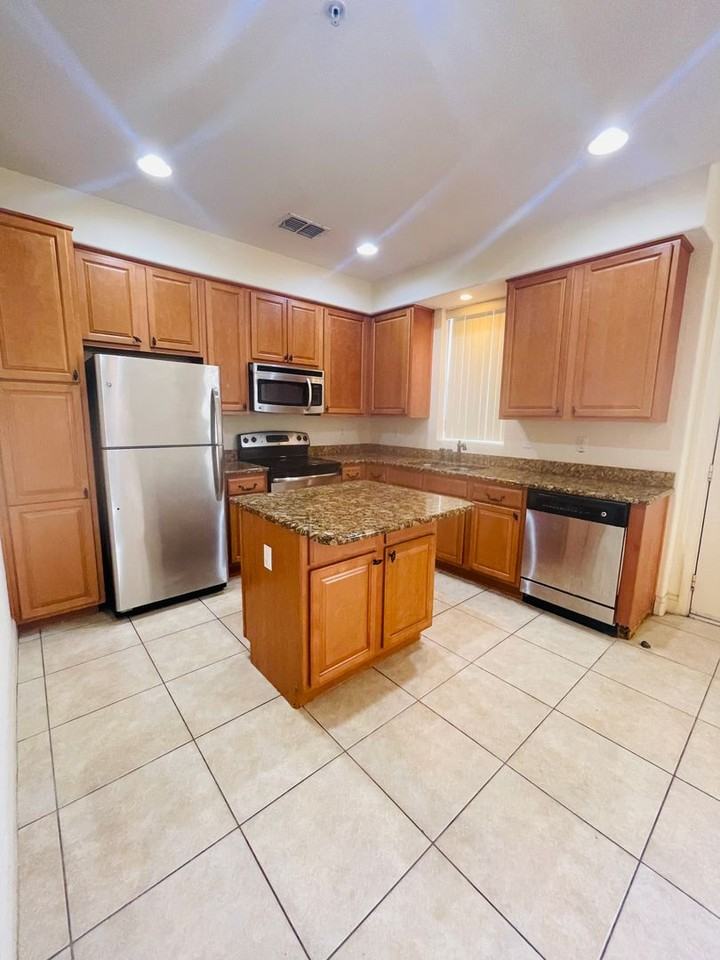2646 Bella Vista Dr - Photo 7 of 34
