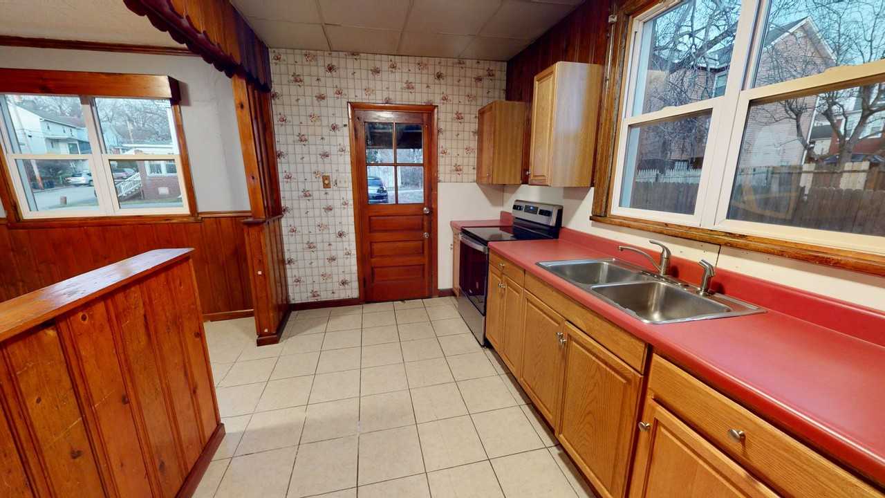 233 S Hamilton Ave - Photo 7 of 27