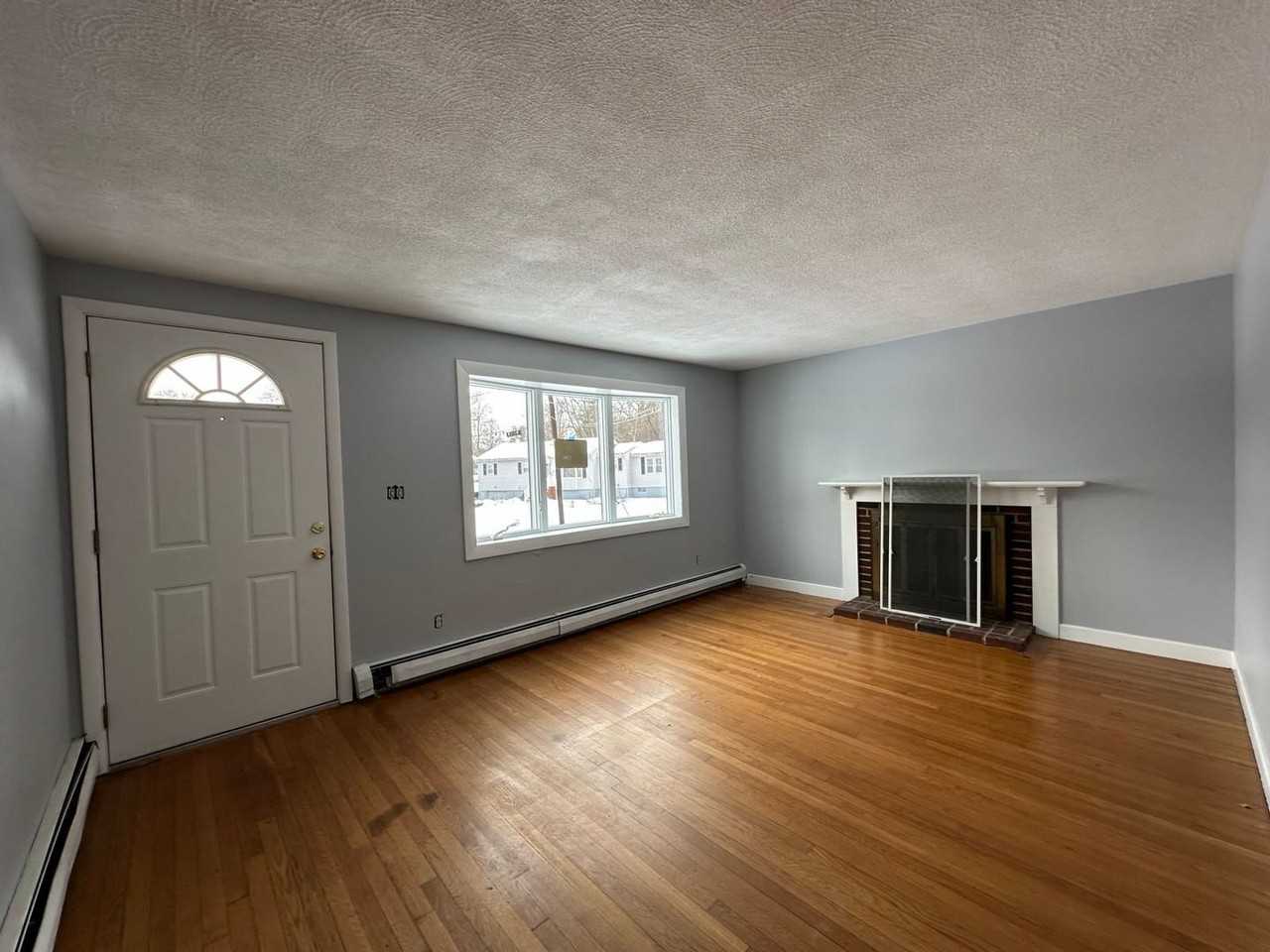 20 Spencer Ave - Photo 3 of 18
