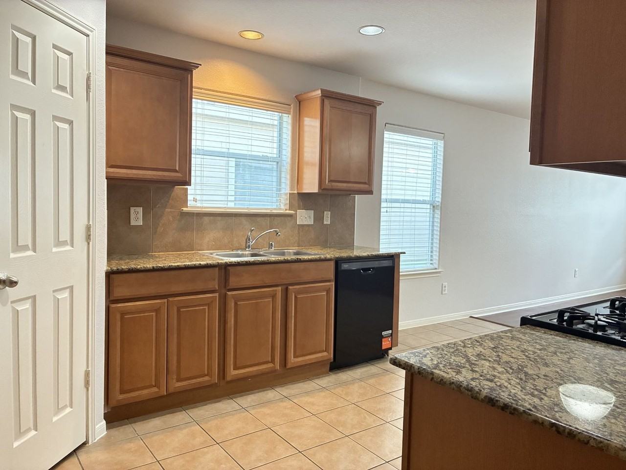 14427 Cellini Dr - Photo 5 of 34