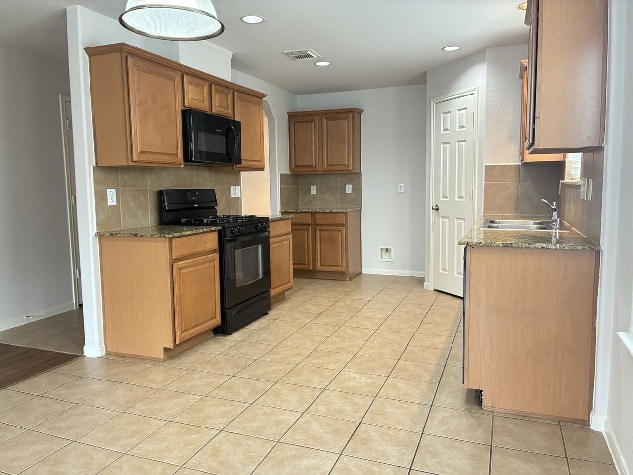 14427 Cellini Dr - Photo 7 of 34