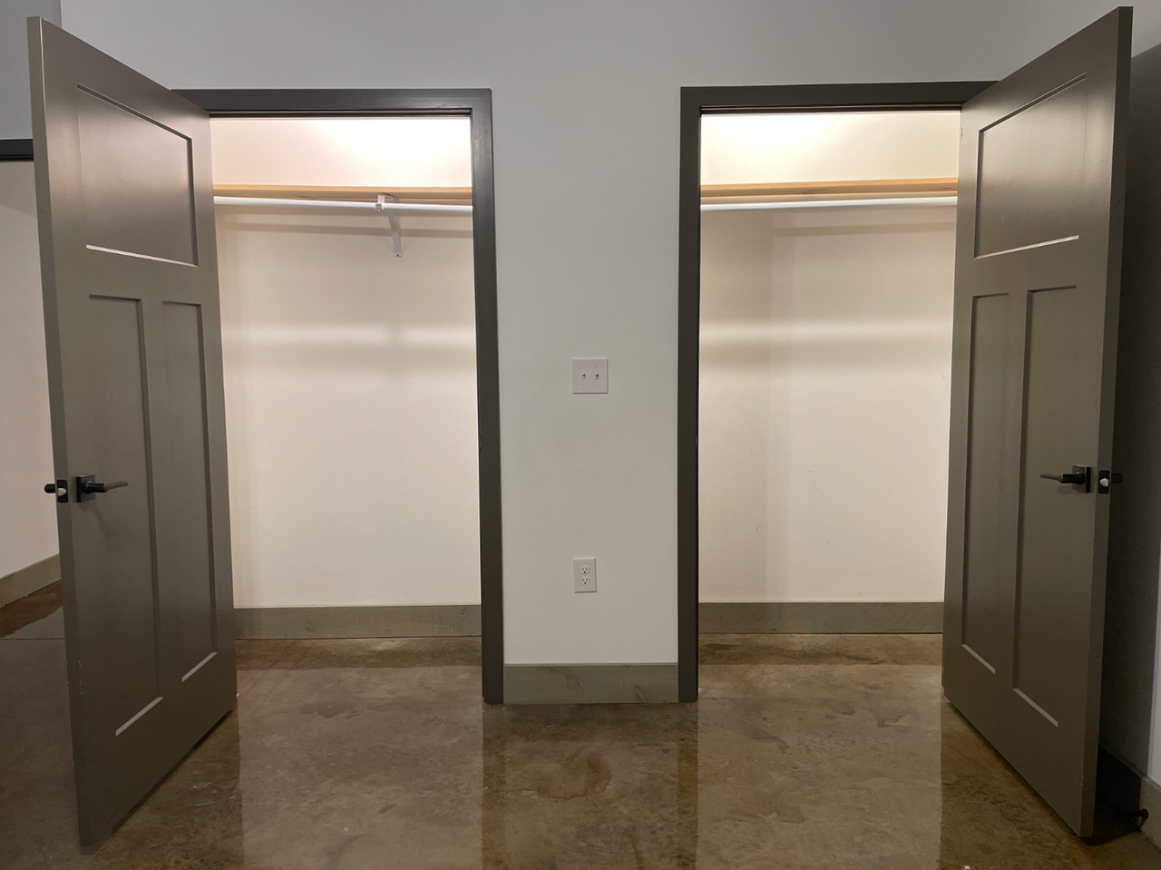110 E Chestnut St - Photo 2 of 7