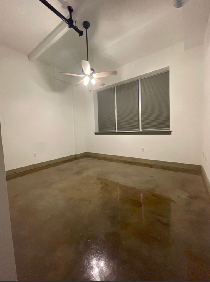 110 E Chestnut St - Photo 3 of 7