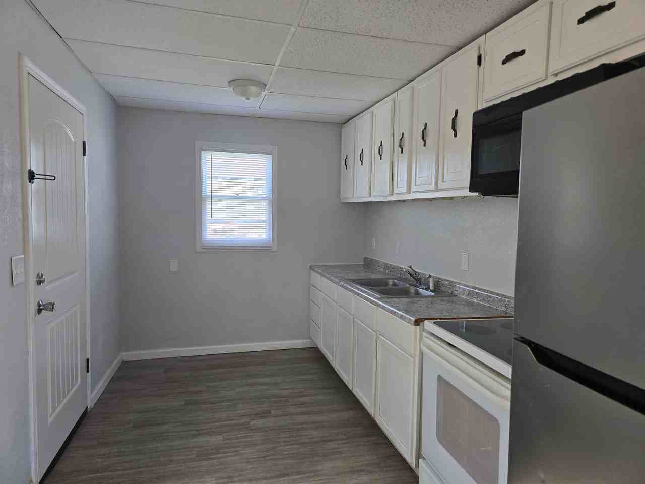 1044 S Wisconsin Ave - Photo 3 of 6