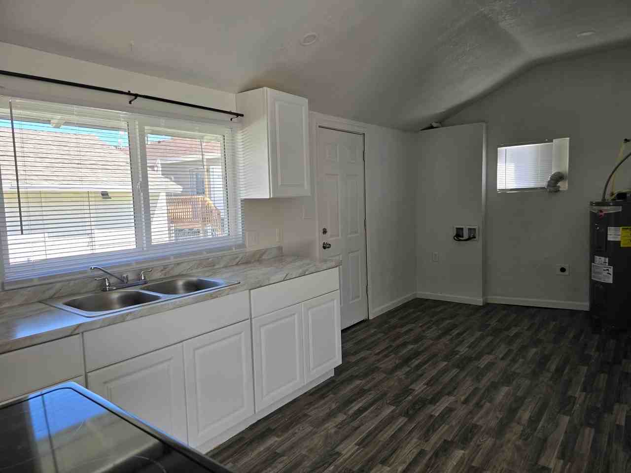 1100 S Wisconsin Ave - Photo 5 of 11