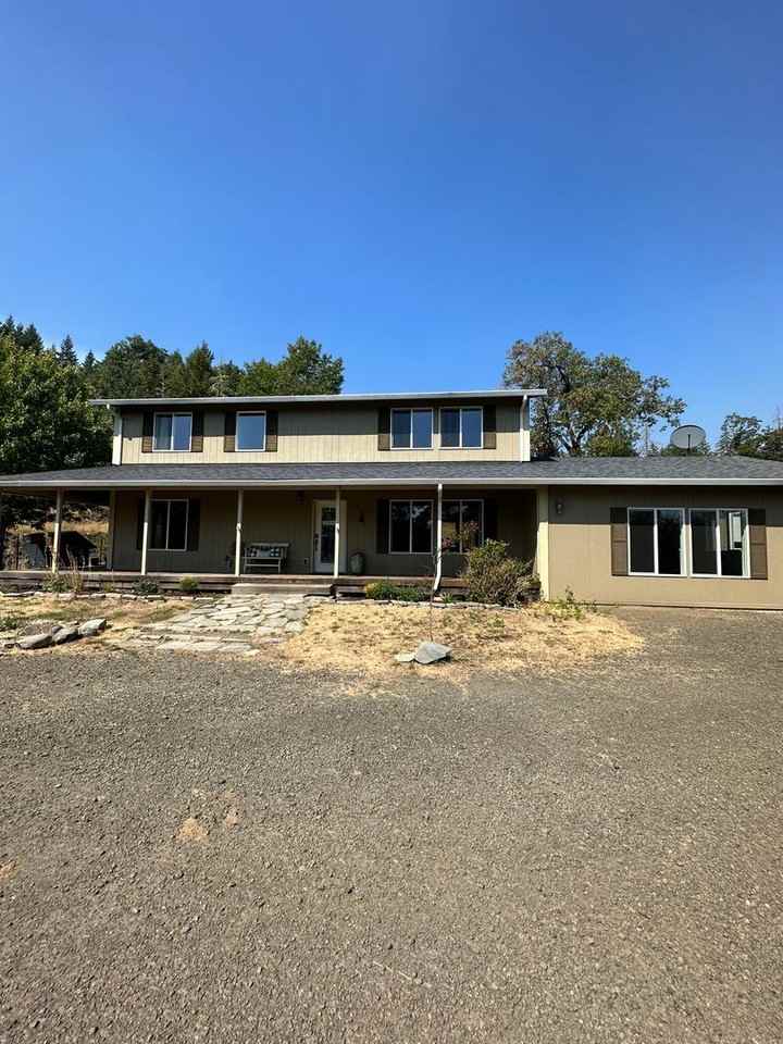 325 Kellisha Ln - Photo 2 of 36