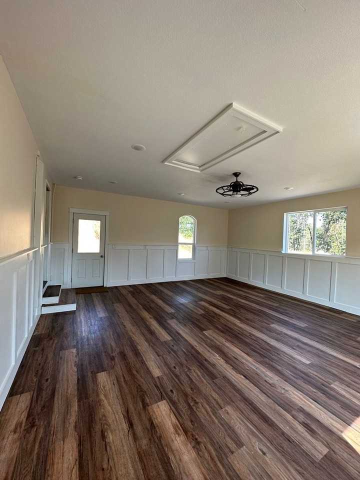 325 Kellisha Ln - Photo 3 of 36