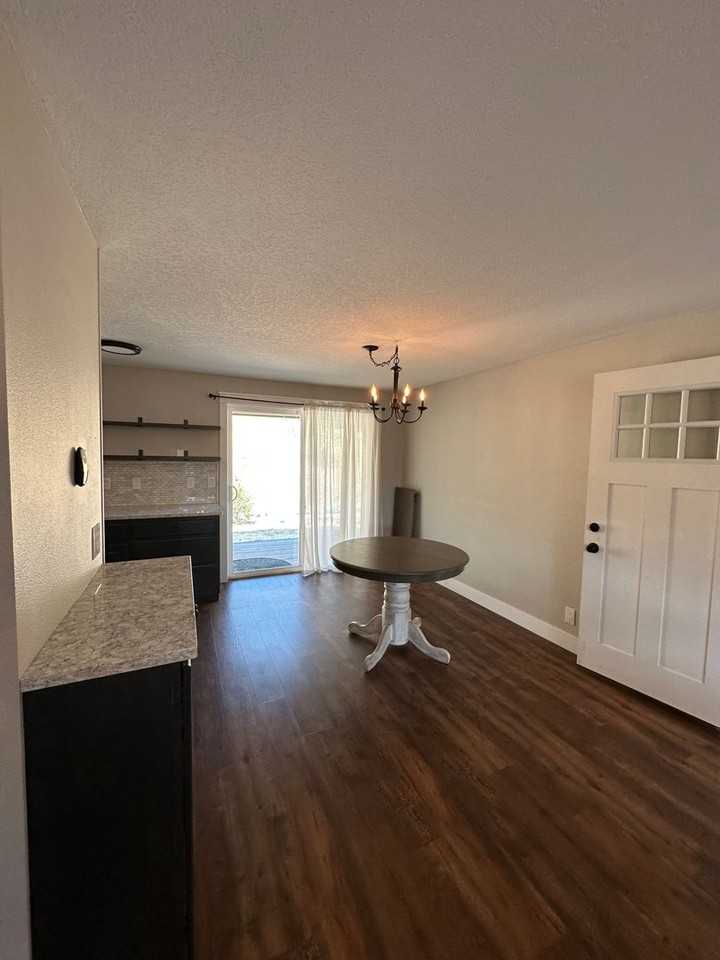 325 Kellisha Ln - Photo 5 of 36