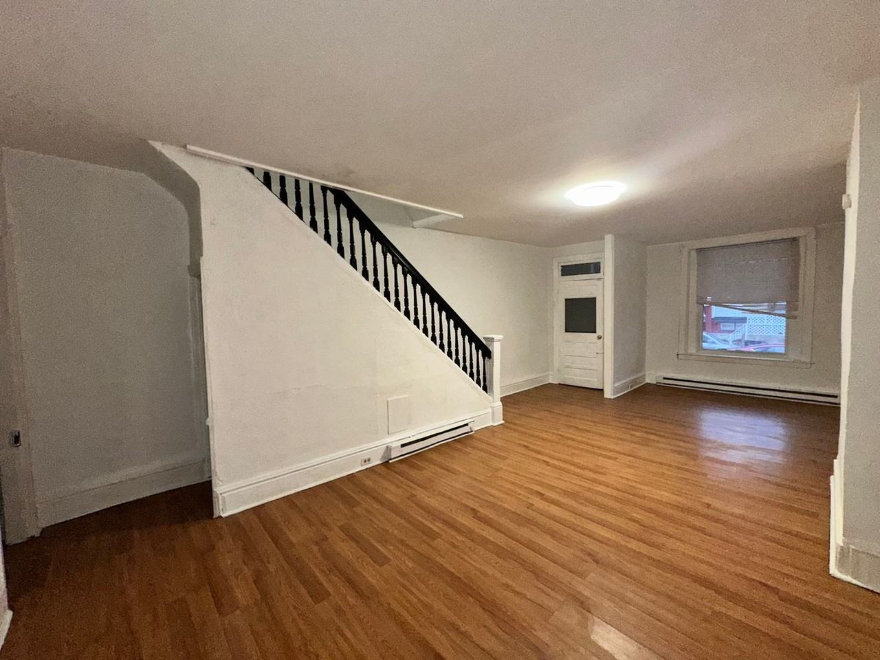 1148 Derry St - Photo 5 of 34