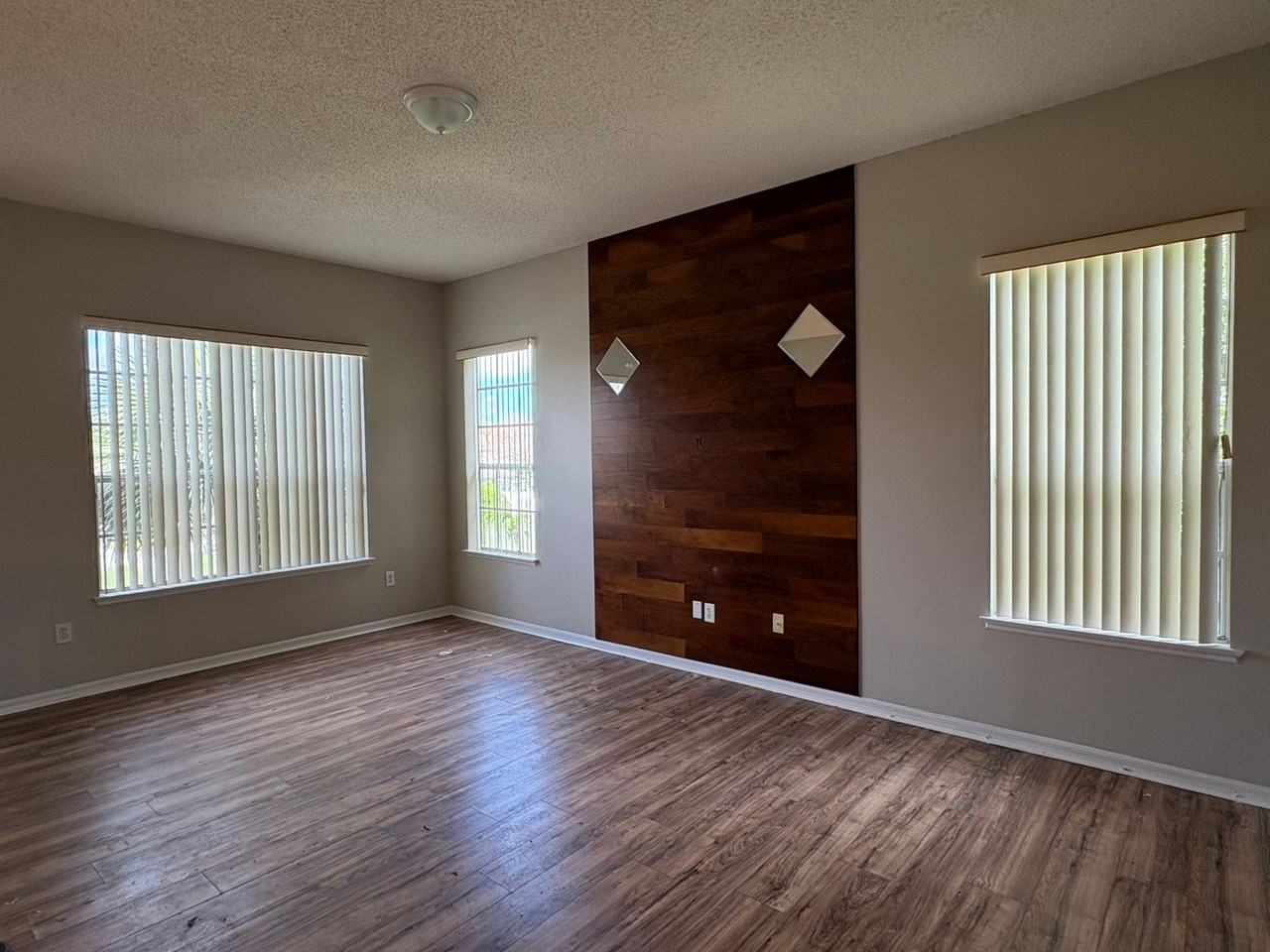 1219 Darnaby Way - Photo 7 of 29