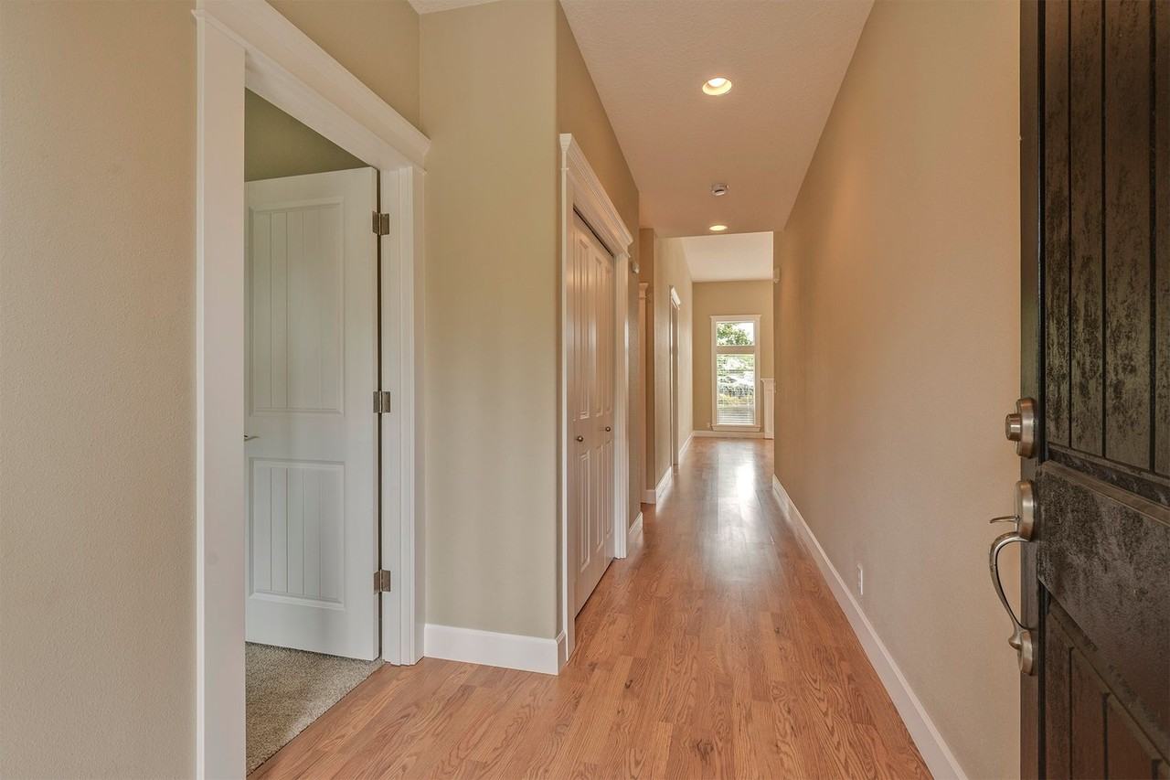 376 Forest Pl - Photo 3 of 25