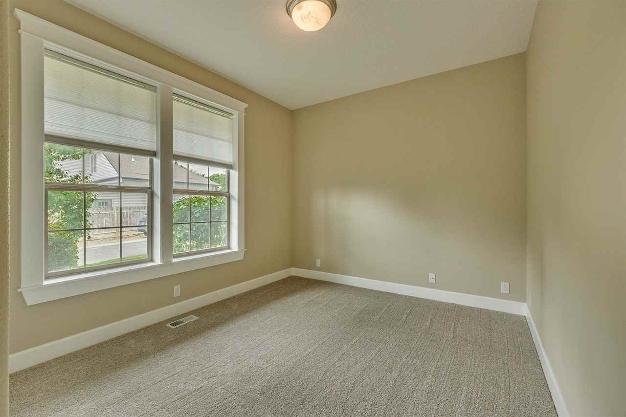 376 Forest Pl - Photo 6 of 25
