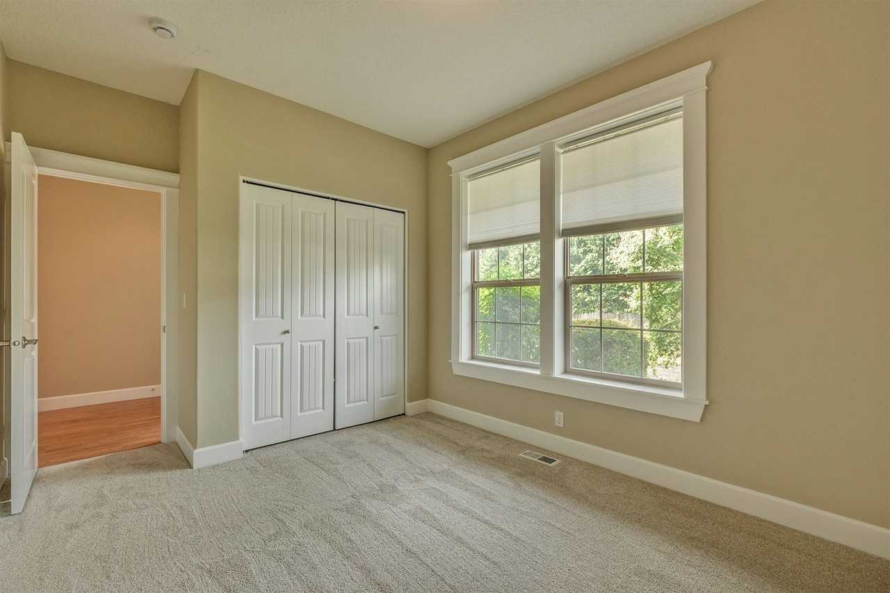 376 Forest Pl - Photo 7 of 25