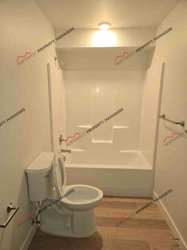1176 Sw 22nd St - Photo 6 of 21