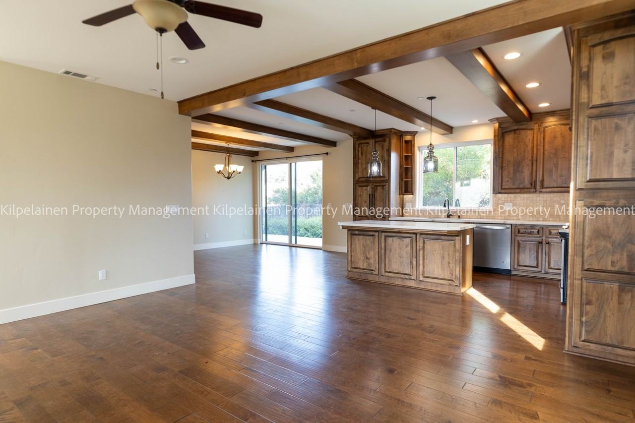 125 Finnians Way - Photo 2 of 25
