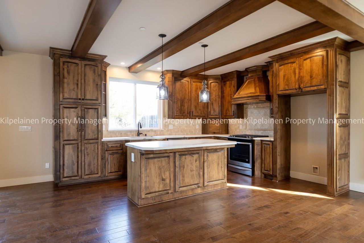 125 Finnians Way - Photo 3 of 25