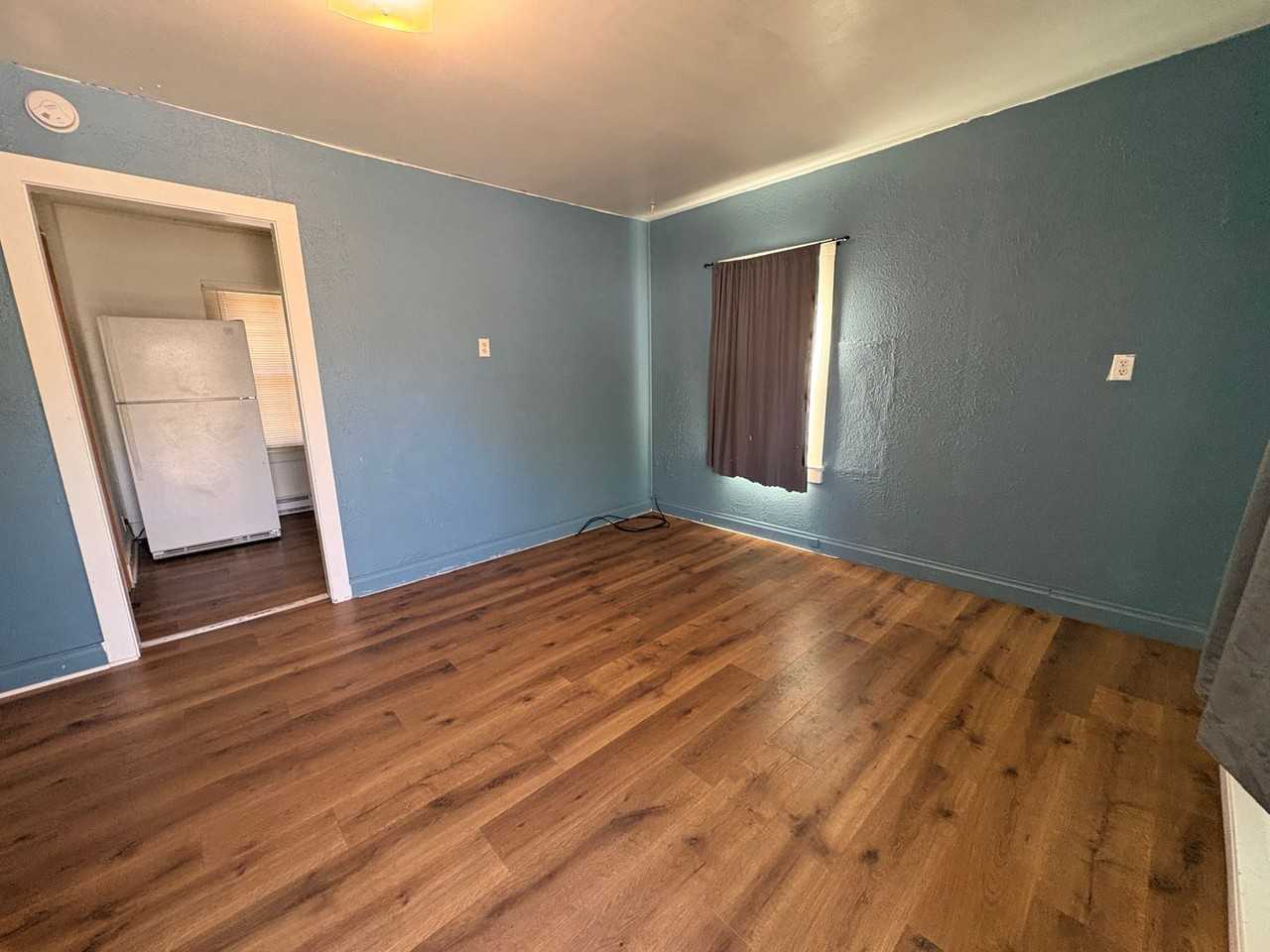 511 1/2 7th Ave - Photo 3 of 11