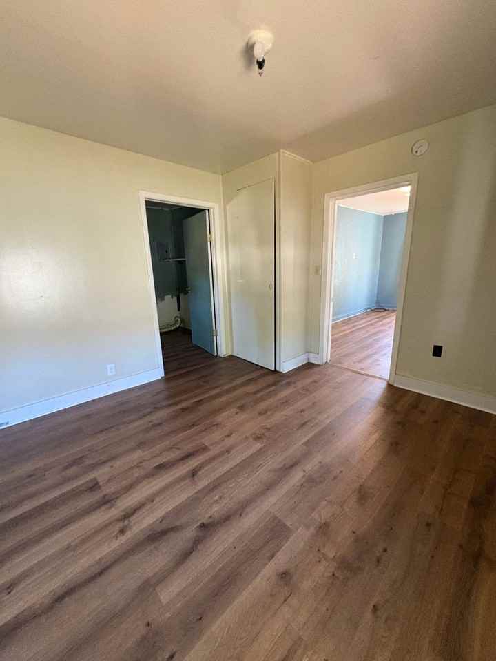 511 1/2 7th Ave - Photo 6 of 11