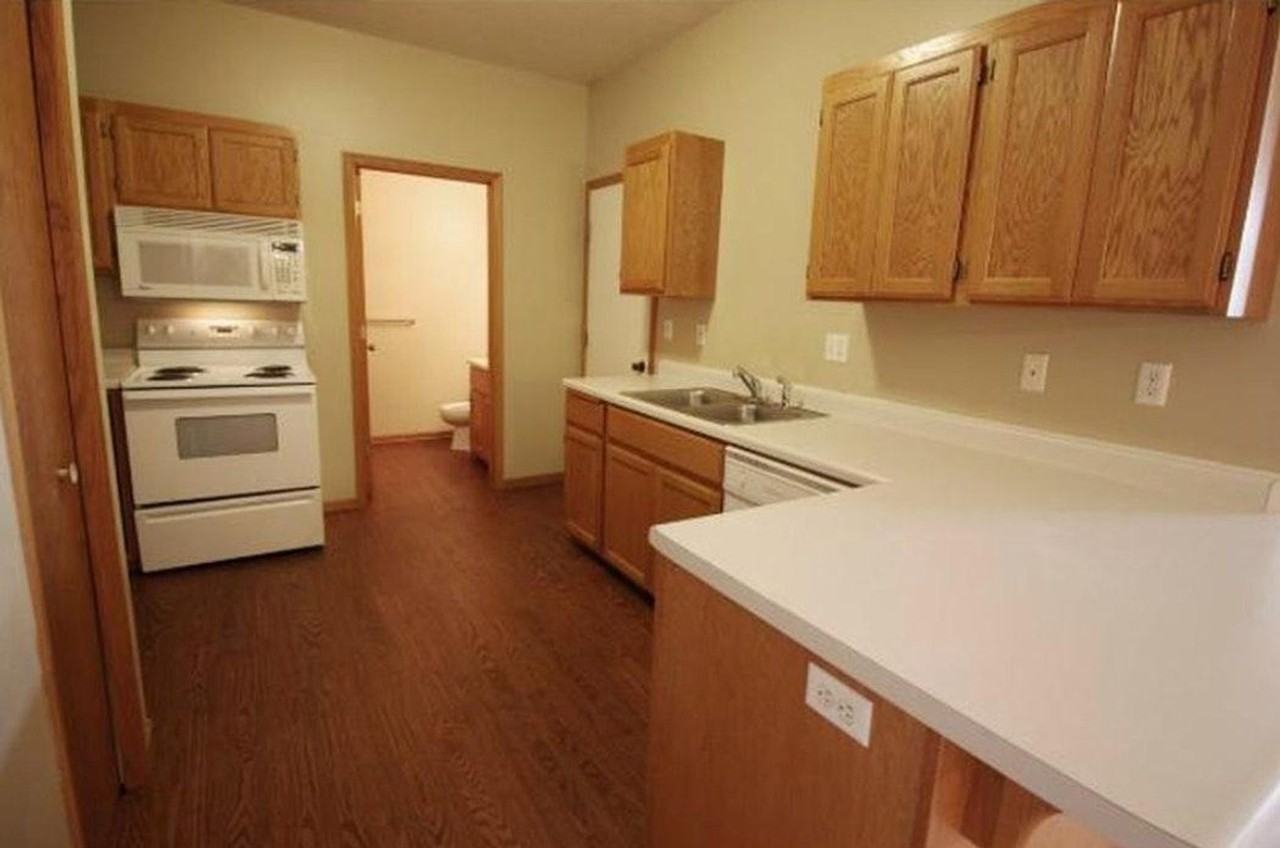 1900 Parkway Ave - Photo 2 of 9