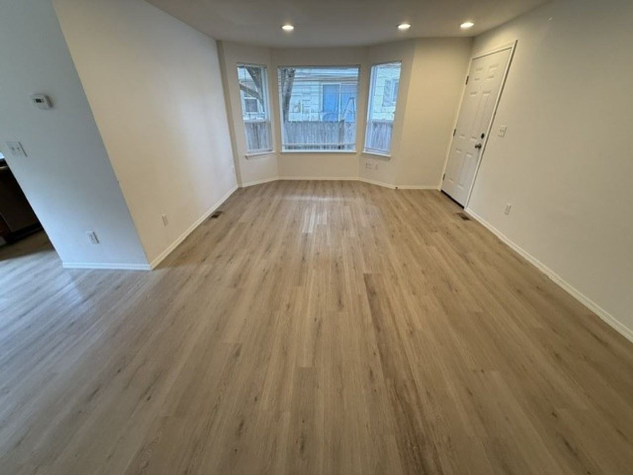 8718 57th Dr Ne - Photo 4 of 18