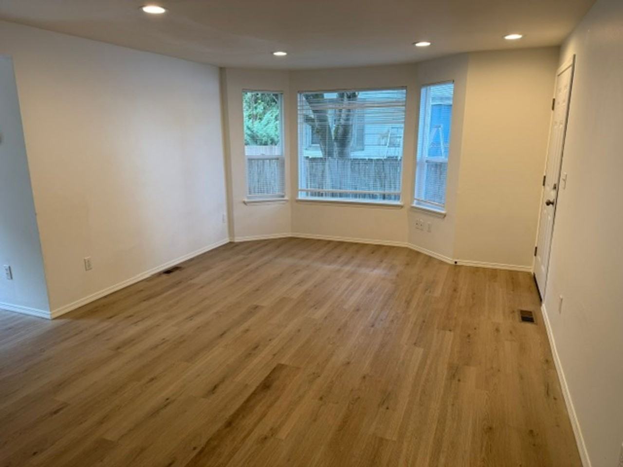 8718 57th Dr Ne - Photo 5 of 18