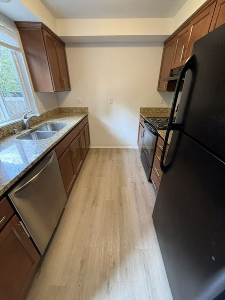 8718 57th Dr Ne - Photo 7 of 18