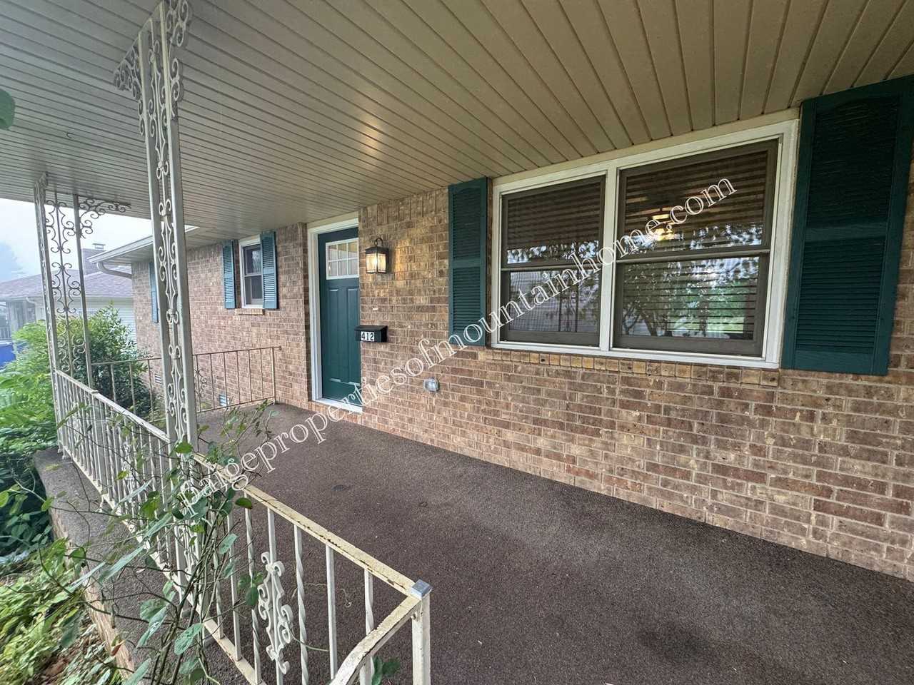 412 Spring Park Dr - Photo 2 of 22