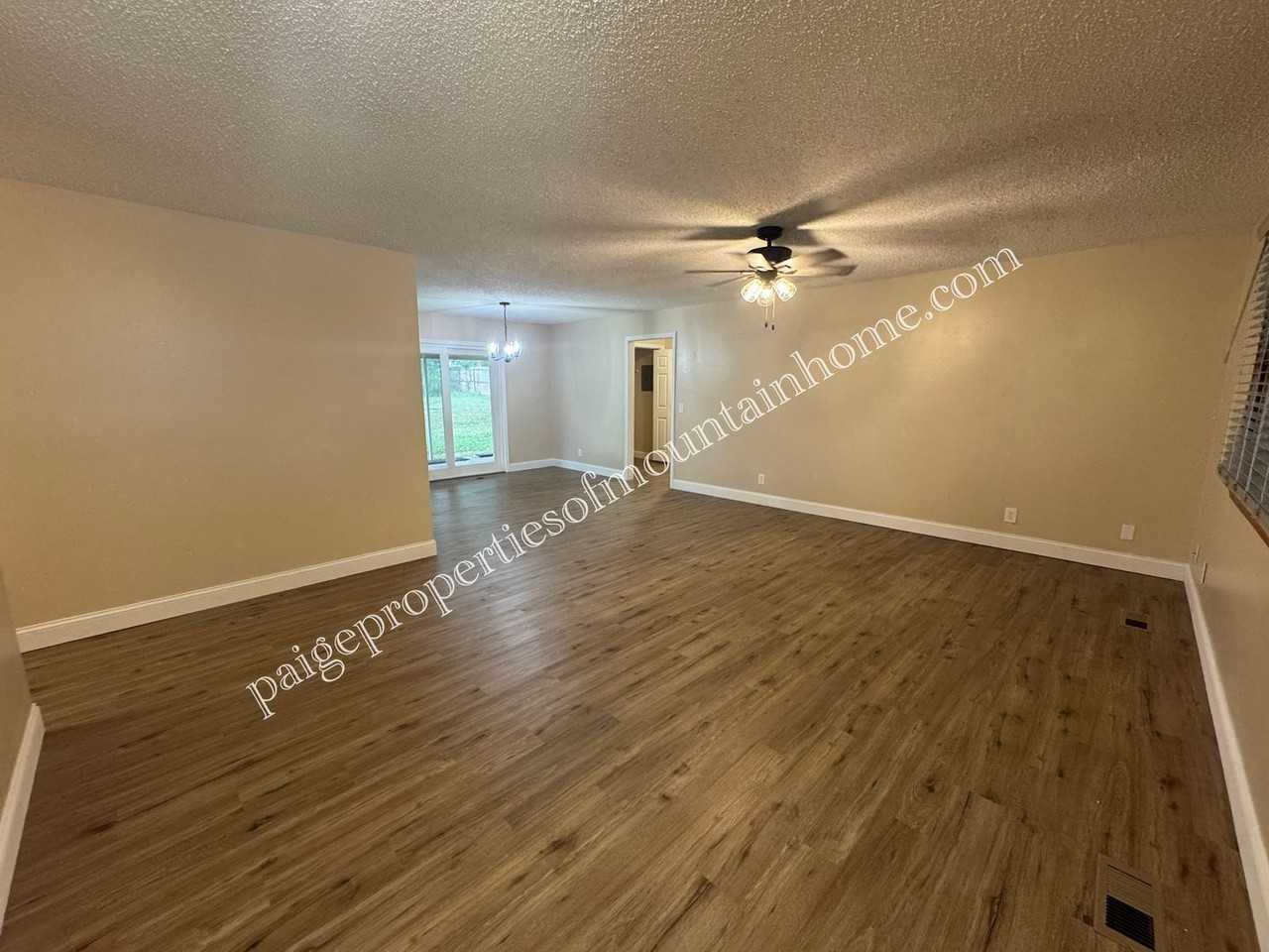 412 Spring Park Dr - Photo 3 of 22