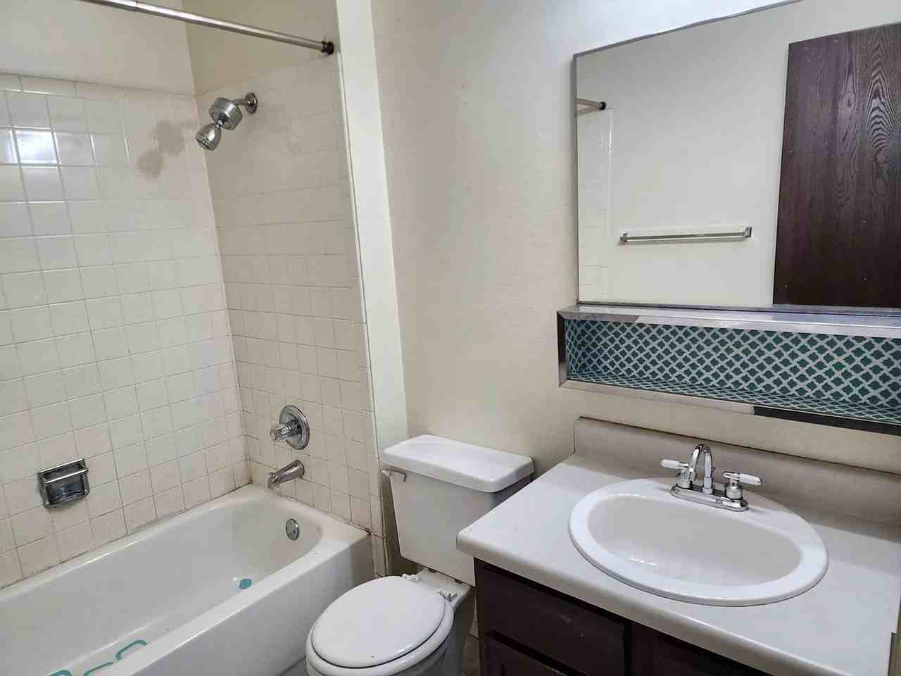 2625 Prescott Cir E - Photo 2 of 10