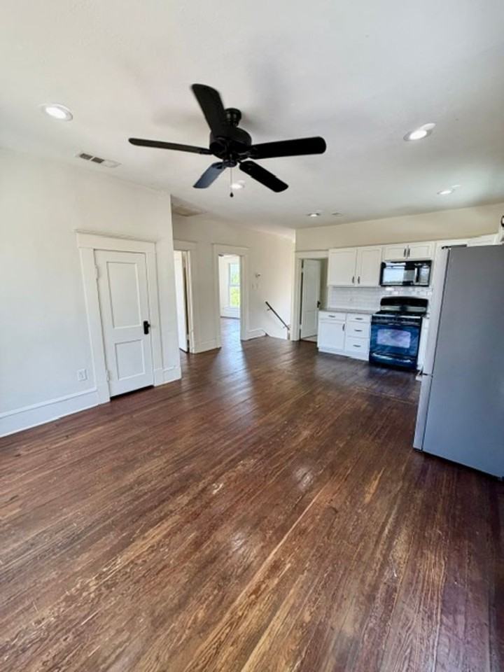 2201 Colonial Ave - Photo 3 of 9