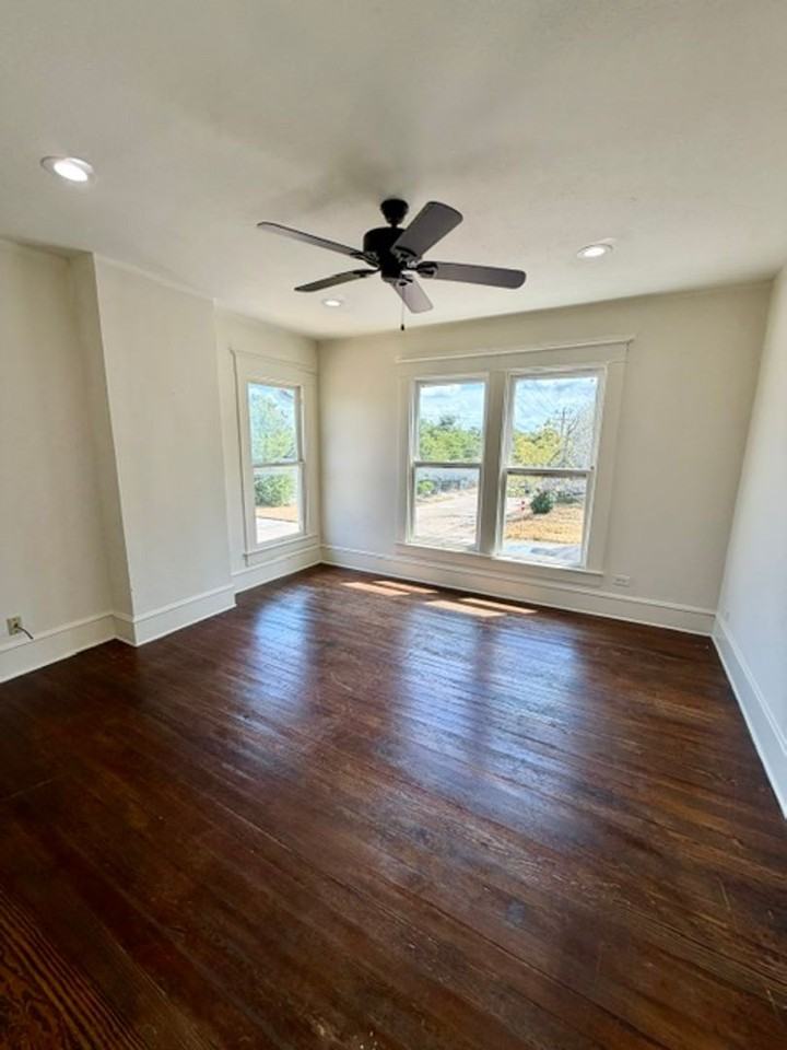 2201 Colonial Ave - Photo 6 of 9