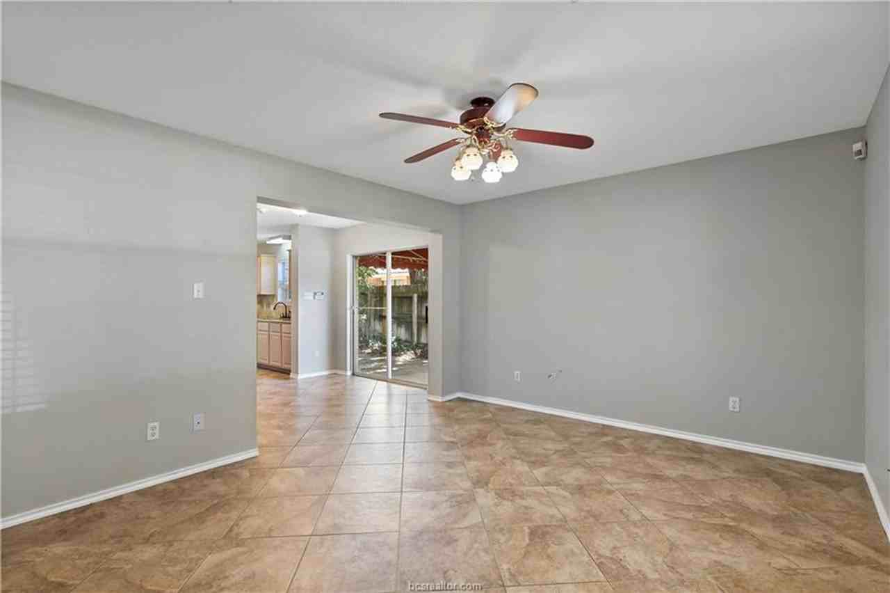 1903 Woodsman Dr - Photo 4 of 22