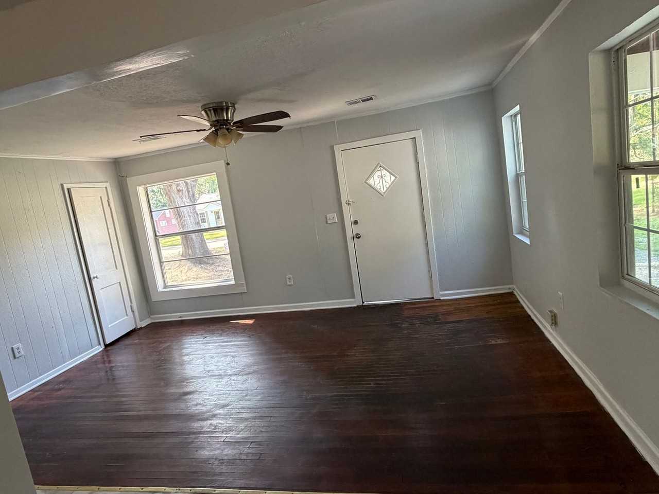 618 Avalon Rd - Photo 2 of 9