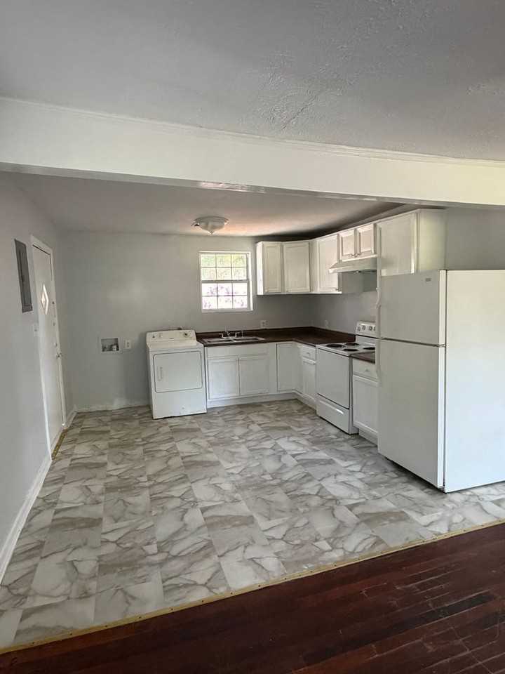 618 Avalon Rd - Photo 3 of 9