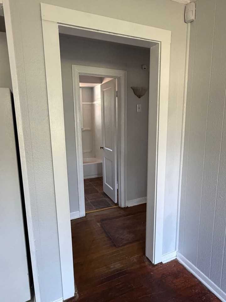 618 Avalon Rd - Photo 4 of 9