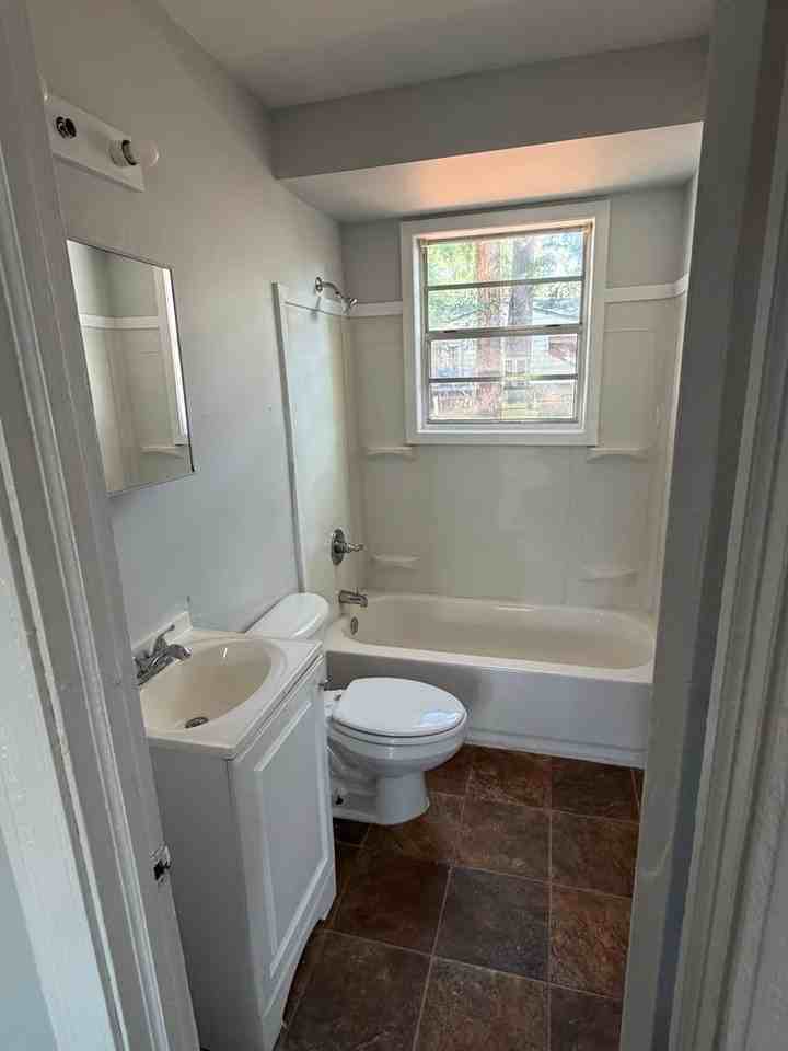 618 Avalon Rd - Photo 5 of 9