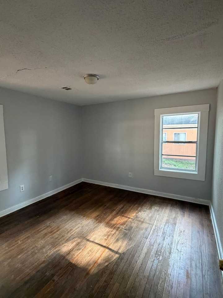 618 Avalon Rd - Photo 6 of 9
