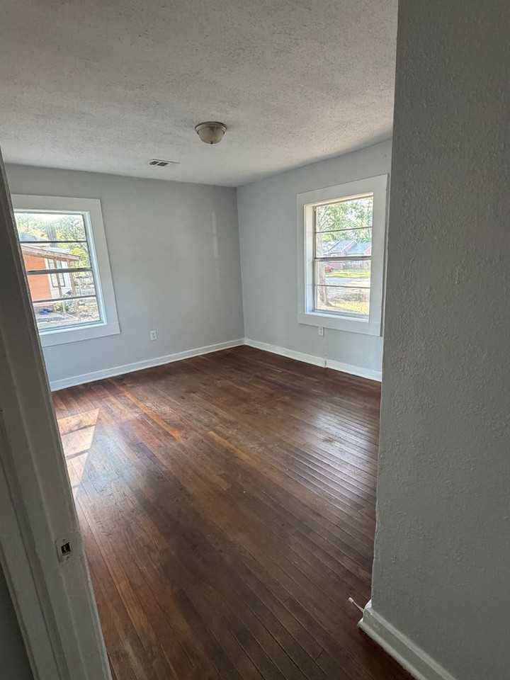 618 Avalon Rd - Photo 7 of 9
