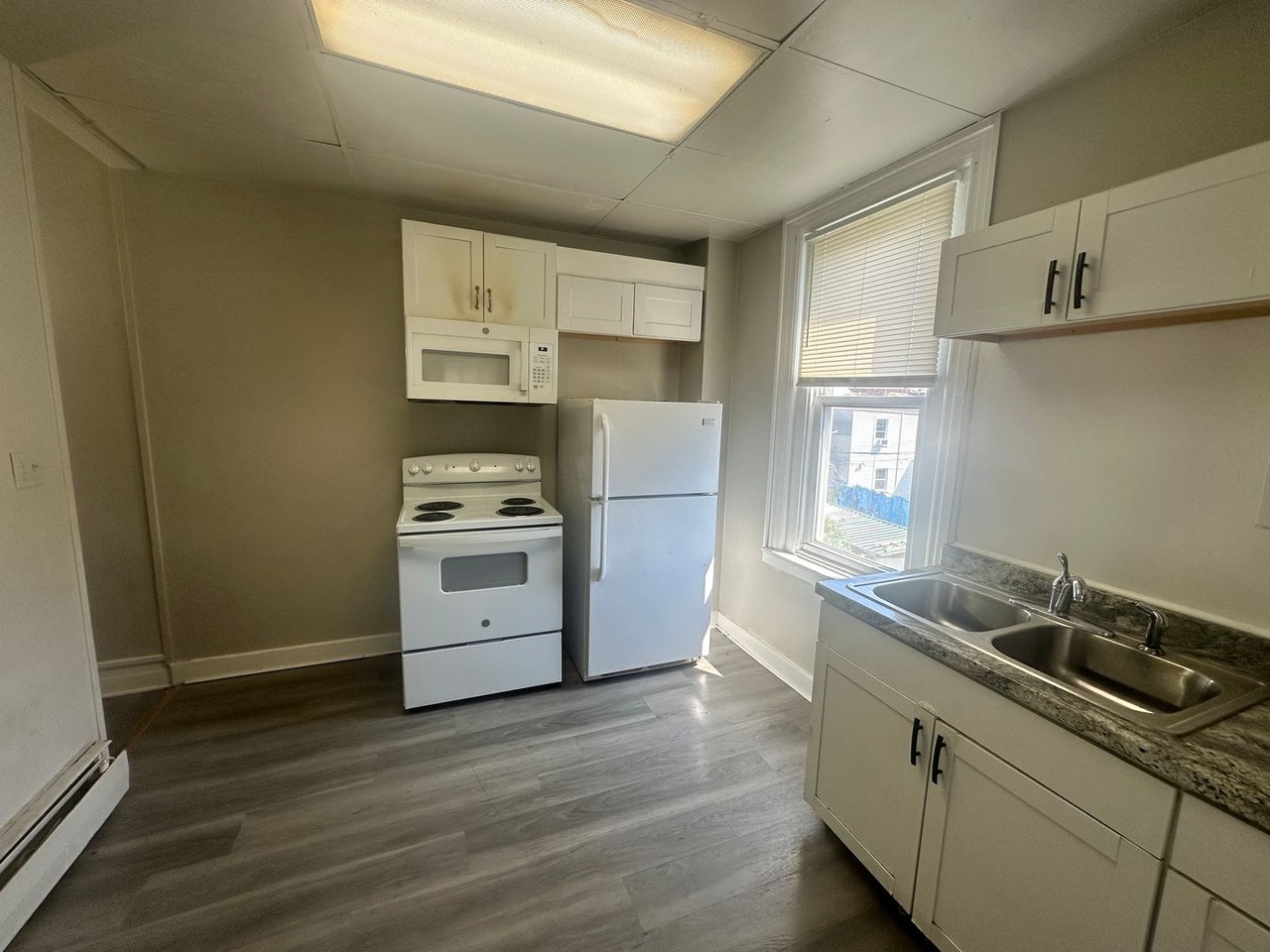 818 Church St - Photo 5 of 25