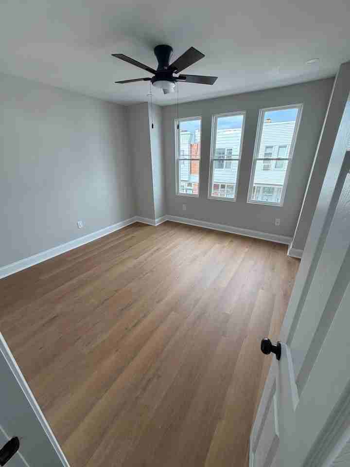 1427 S Etting St - Photo 5 of 11