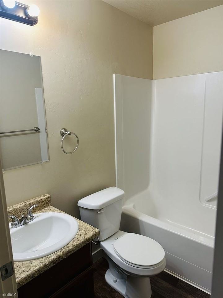 220 S Carterville Rd - Photo 6 of 19