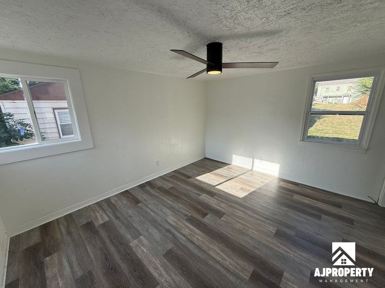 2141 S Norton Ave - Photo 5 of 10