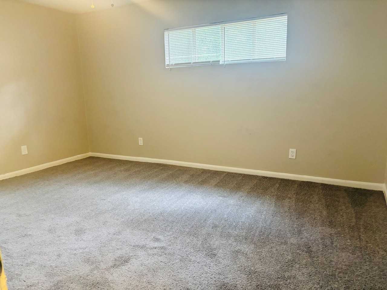 684 Heather Ln - Photo 6 of 11
