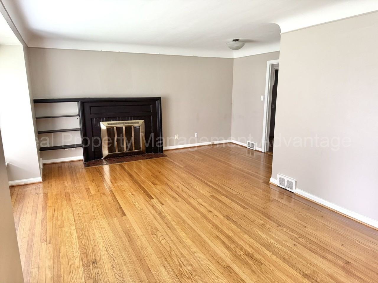 4421 Samoset Rd - Photo 2 of 18
